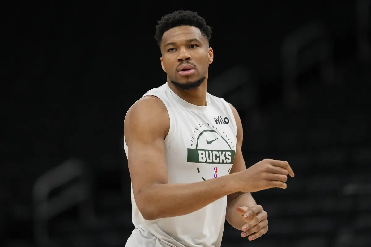 Giannis Antetokounmpo Declares He's Ready to Play Despite Bucks' Decision to Hold Him Out
