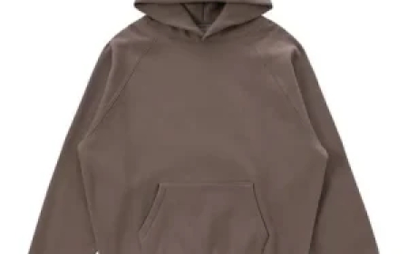 Essentials Pullover Hoodie – Soft, Stylish & Minimalist Design