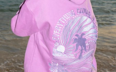 Cloud-Like Comfort: Why Everyone’s Obsessed with This Pink Hoodie