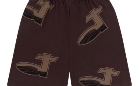 How to Style Denim Tear Shorts for Photoshoots