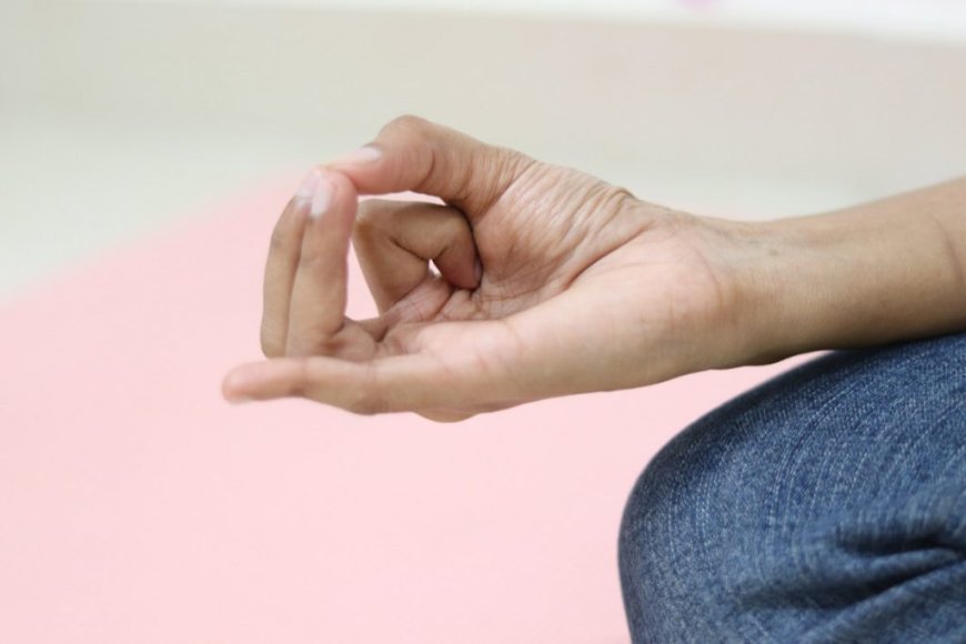 Apana Vayu Mudra: Top Benefits, Steps, Precautions, and Tips for Beginners