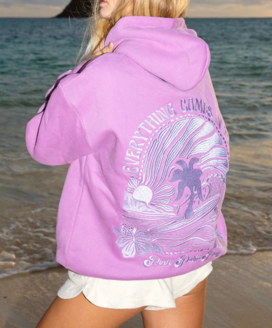 Cloud-Like Comfort: Why Everyone’s Obsessed with This Pink Hoodie